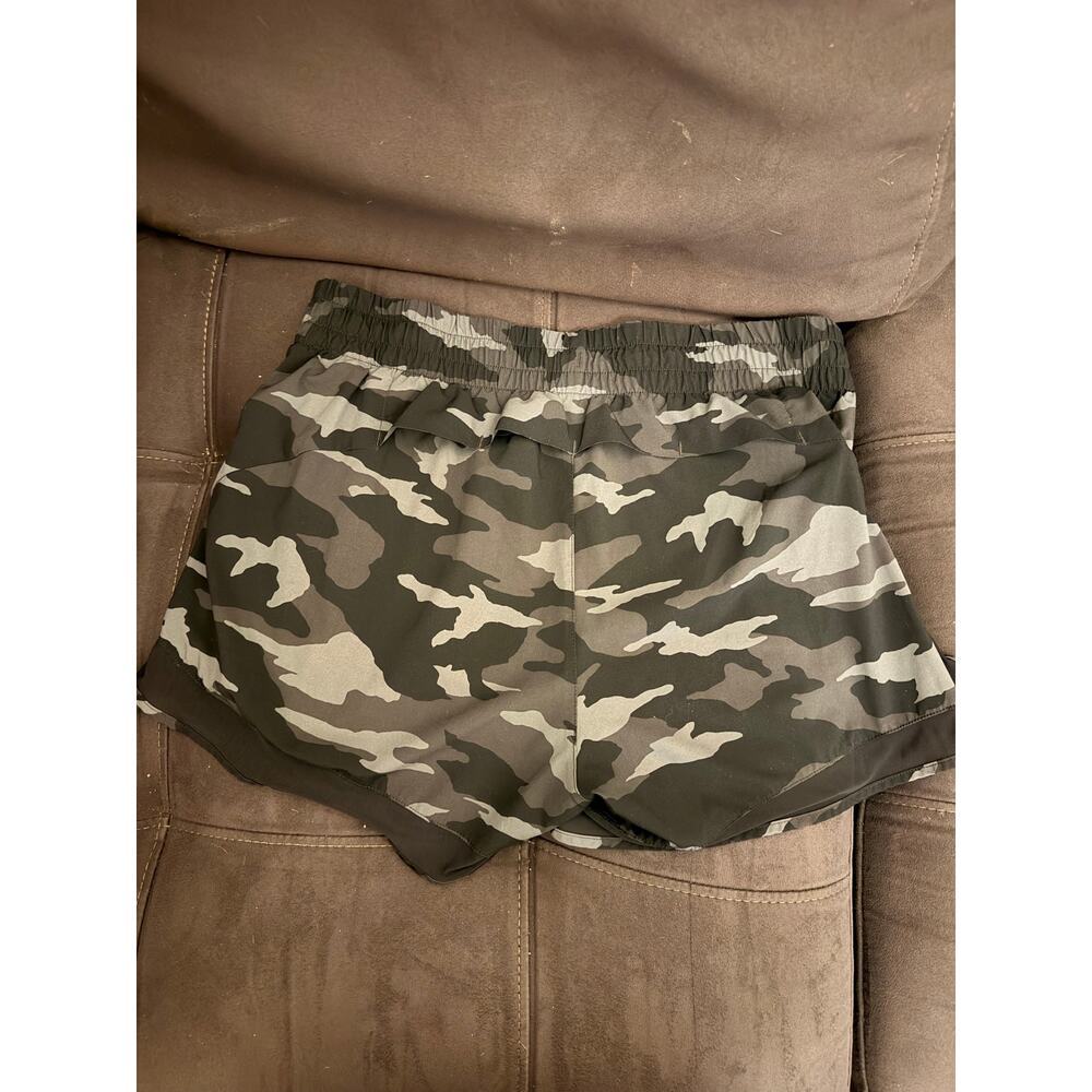 Athleta Printed Mesh Racer Run Shorts 4” Camo - Picture 2 of 3